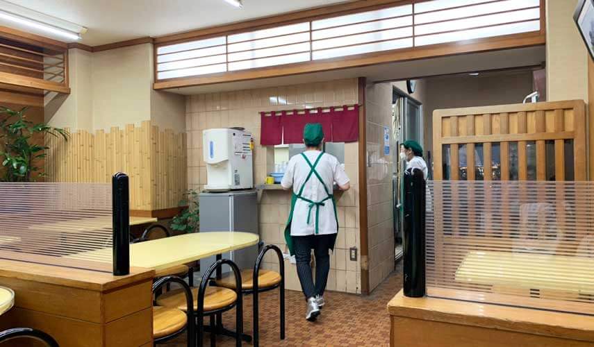 蜂楽饅頭の店内風景